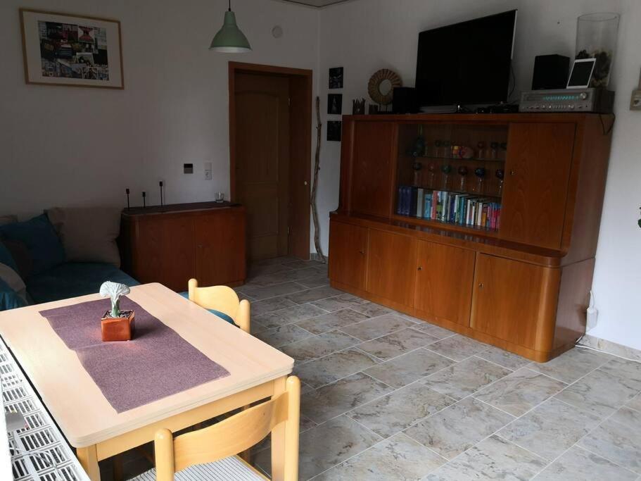 Erzgruen - Aktiv Und Entspannt Im Gruenen Apartamento Zwönitz Exterior foto