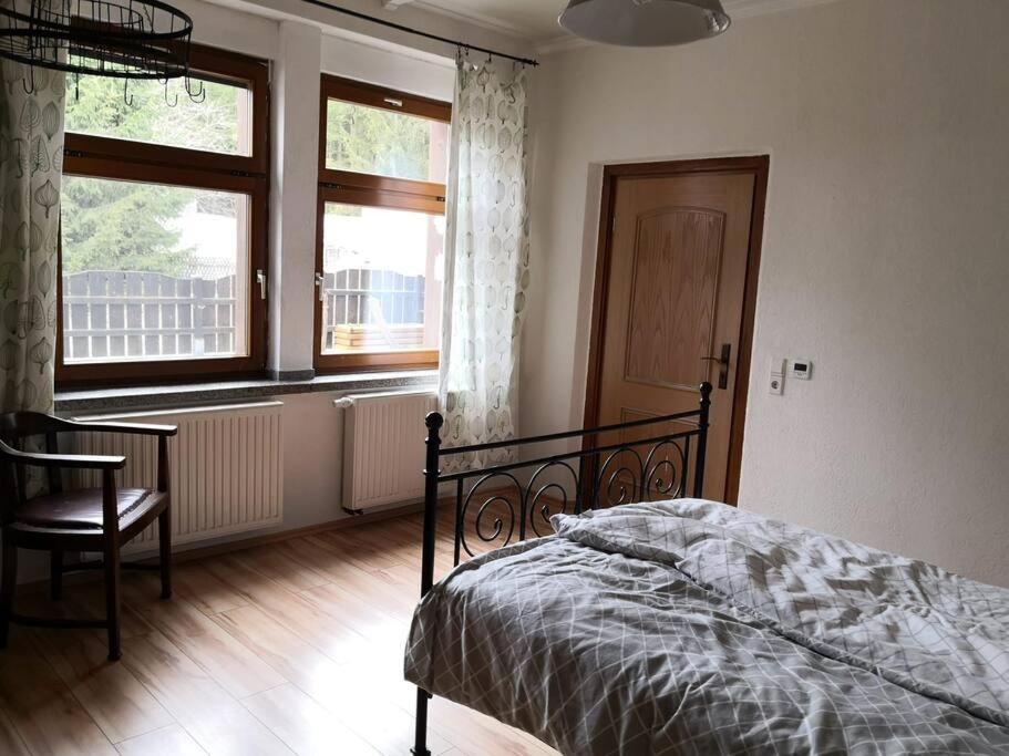 Erzgruen - Aktiv Und Entspannt Im Gruenen Apartamento Zwönitz Exterior foto