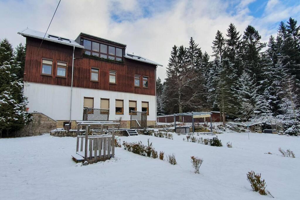 Erzgruen - Aktiv Und Entspannt Im Gruenen Apartamento Zwönitz Exterior foto