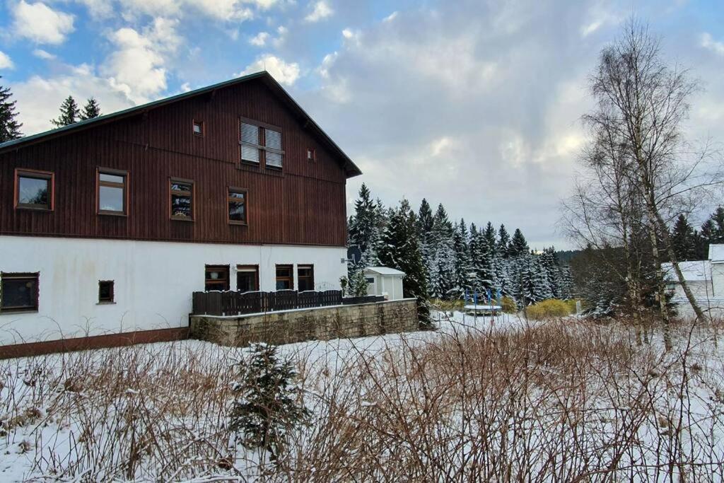 Erzgruen - Aktiv Und Entspannt Im Gruenen Apartamento Zwönitz Exterior foto