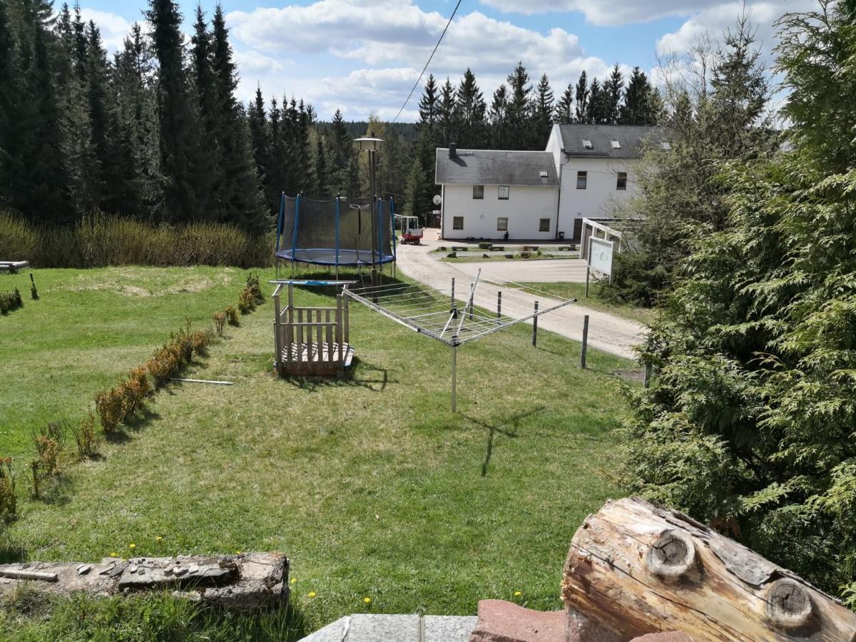Erzgruen - Aktiv Und Entspannt Im Gruenen Apartamento Zwönitz Exterior foto
